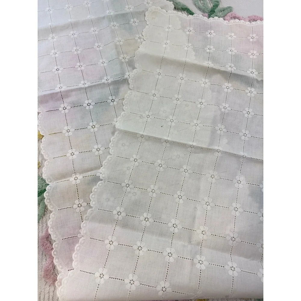 Vintage White Eyelet Floral Cotton Table Runner Scalloped Edge
